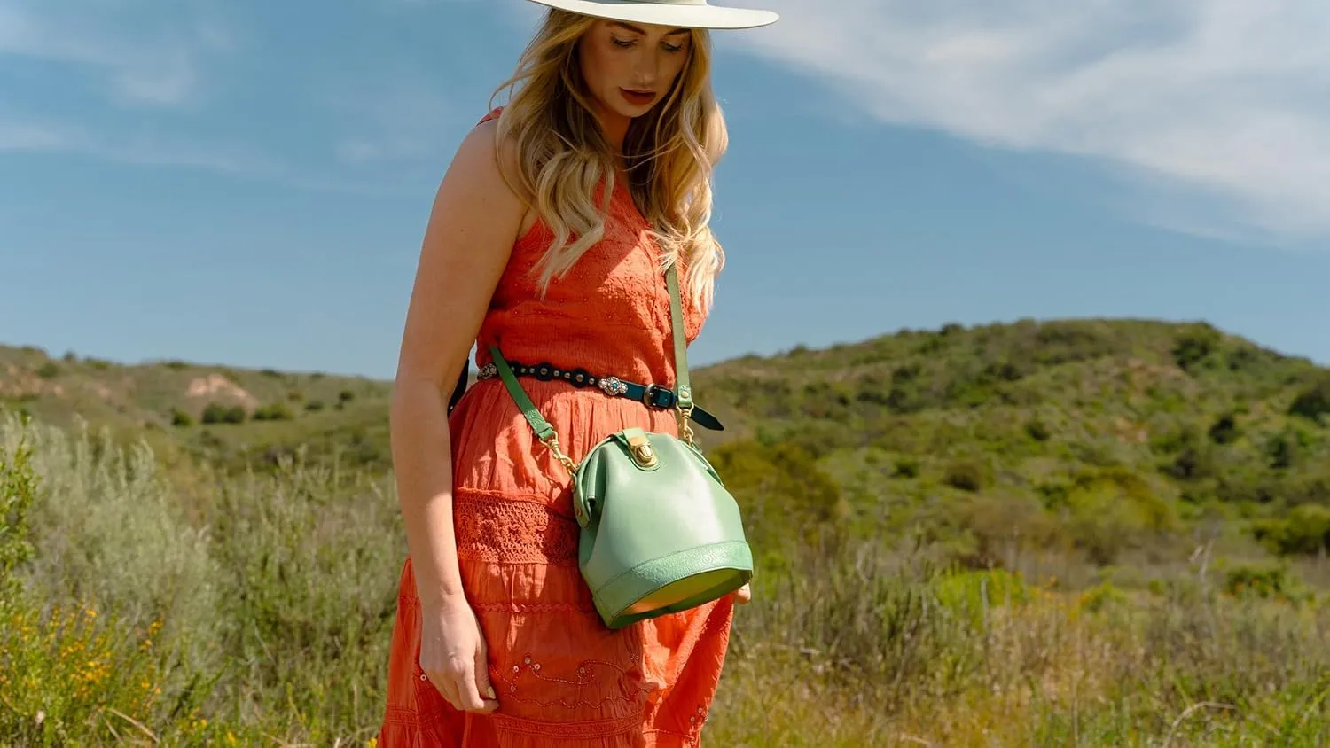 Doctor Bucket Crossbody Handbag | Luxurious and Versatile Bag for Women | Genuine Cowhide Leather