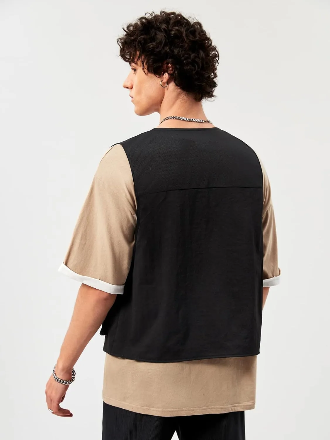 Verdusa Men's Sleeveless Letter Patched Buckle Zipper Flap Pocket Steampunk Cargo Vest Jacket